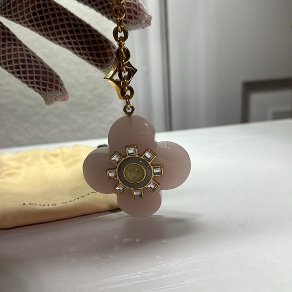 Authenticity 🩷Louis Vuitton 🩷 Pinks Gold Charm keyholder - Picture 17 of 17